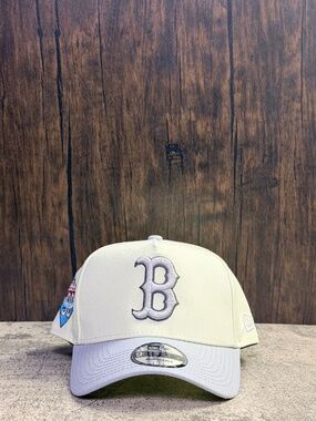 NWT New Era Boston Red Sox 9FORTY Snapback Cream/Gray OSFA